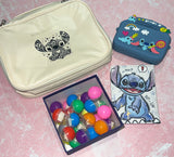 CAJA MISTERIOSA STICH BEIGE + 10 PRODUCTOS SORPRESA + 3 MINI PRODUCTOS SOPRESA